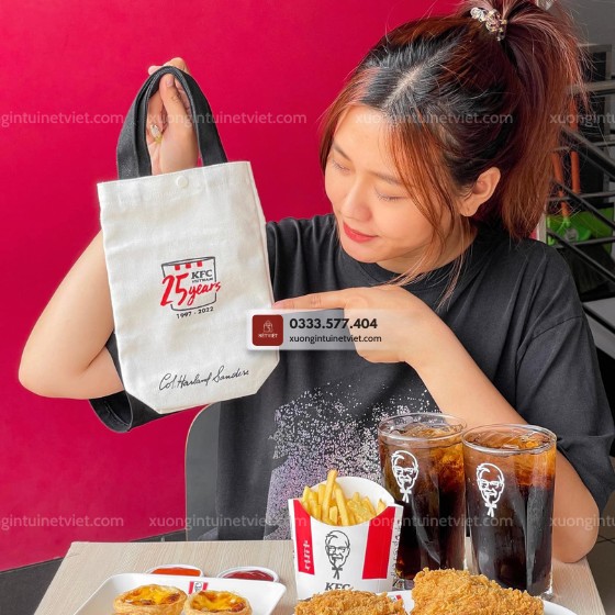tui-vai-canvas-kfc-25-nam