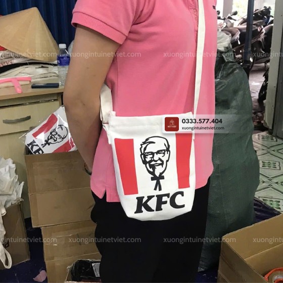 tui-vai-canvas-kfc-dang-deo1